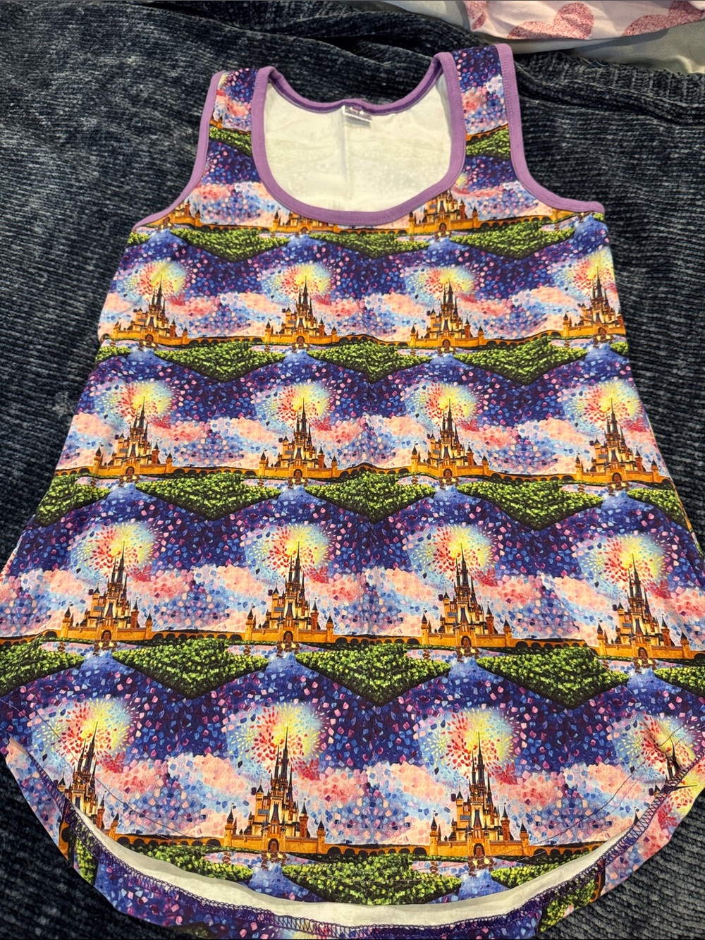 Purple Disney Castle Printed Tank Top Sz M Womens